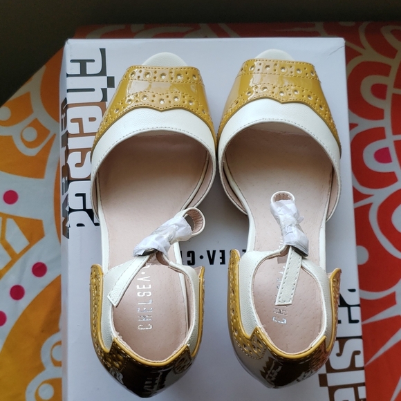 NIB - Brand new Mustard & Bone Godiva pump - Picture 9 of 11